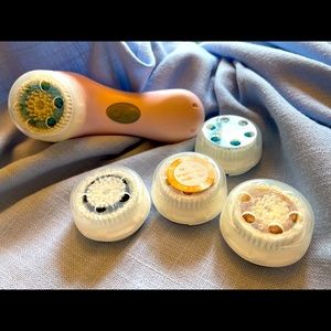 💥FREE SHIPPING💥 Clarisonic facial cleansing system